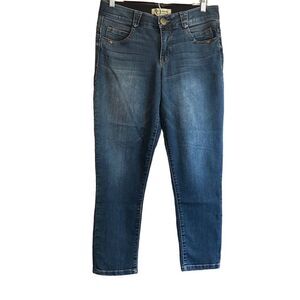 Democracy Ab‎ Solution size 8